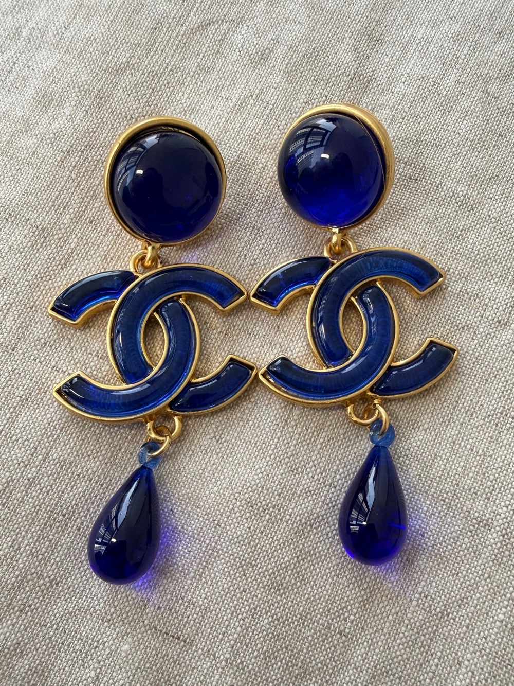 💙Vintage CHANEL Gold-Tone and Deep Blue CC Drop Earrings✨